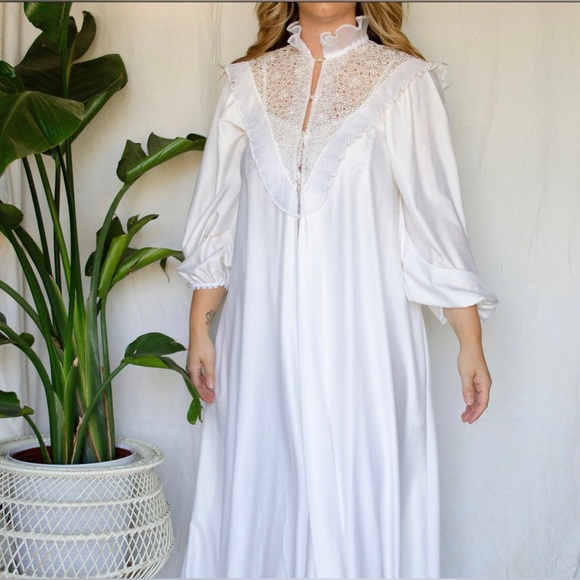 Vintage Dior Lace Ruffle Bridal Robe + Slip Set (M) in Ivory White - Picture 2 of 7